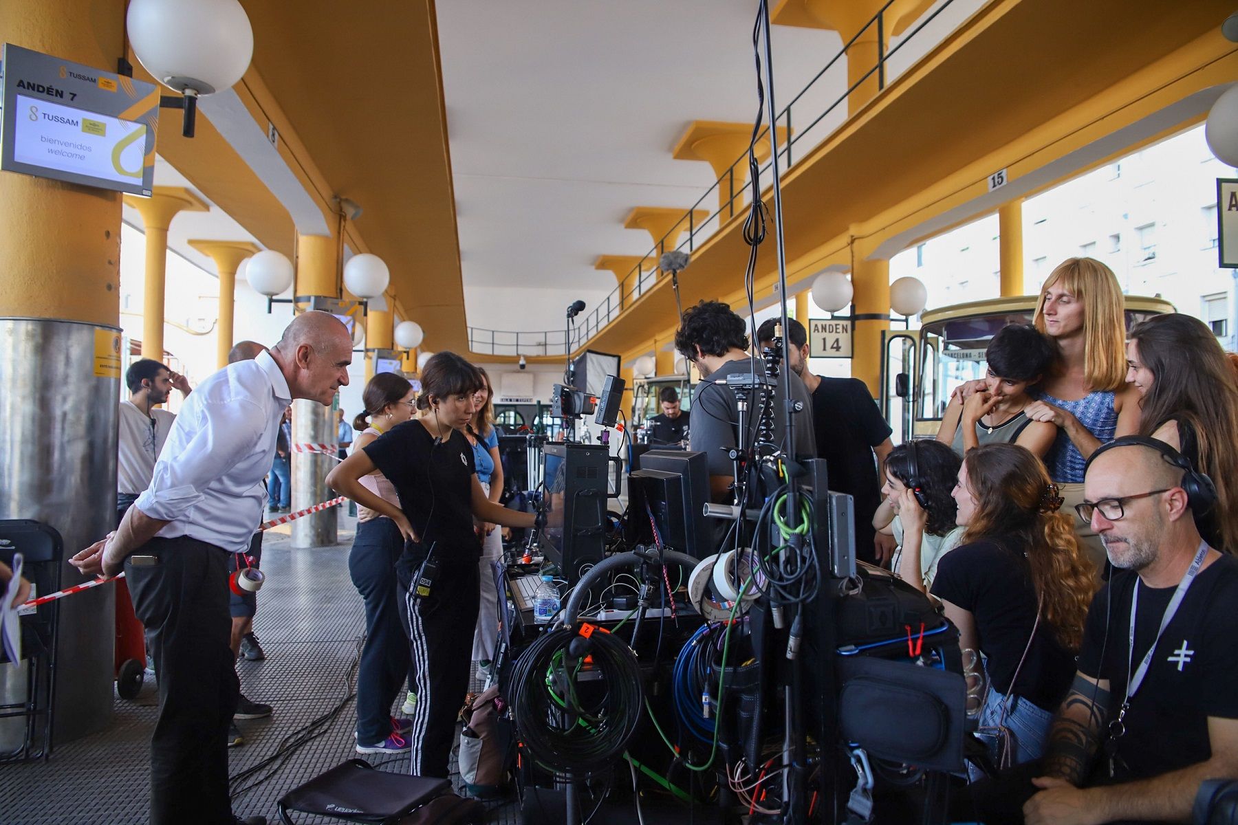 Imagen del rodaje de 'Te estoy amando locamente' en Sevilla. El Ayuntamiento apoya la industria del cine en la ciudad