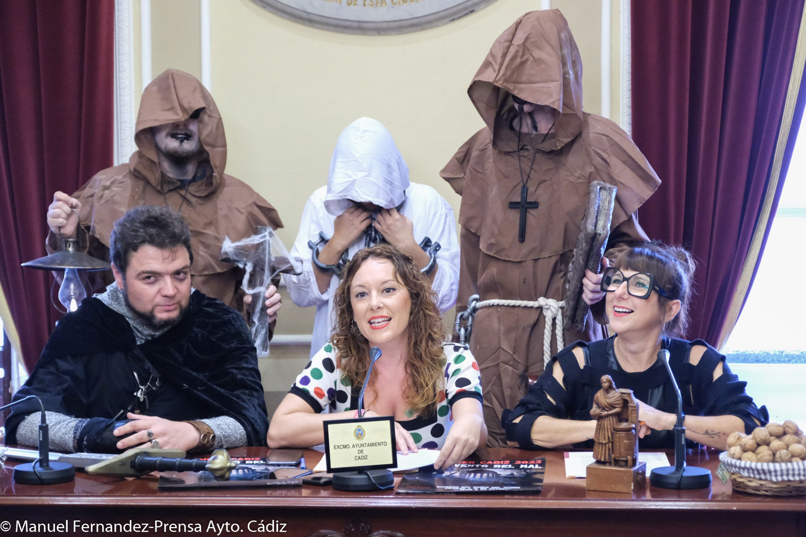 'El convento del mal', un rato de "auténtico terror" en el centro de Cádiz por Halloween. En la imagen, rueda de prensa de presentación.