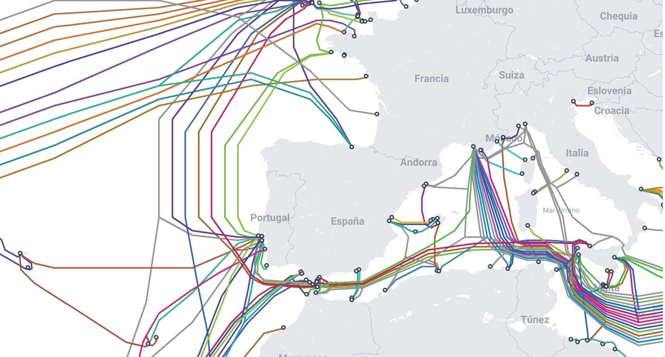 La red de cables submarinos en la península. SUBMARINE CABLE MAP