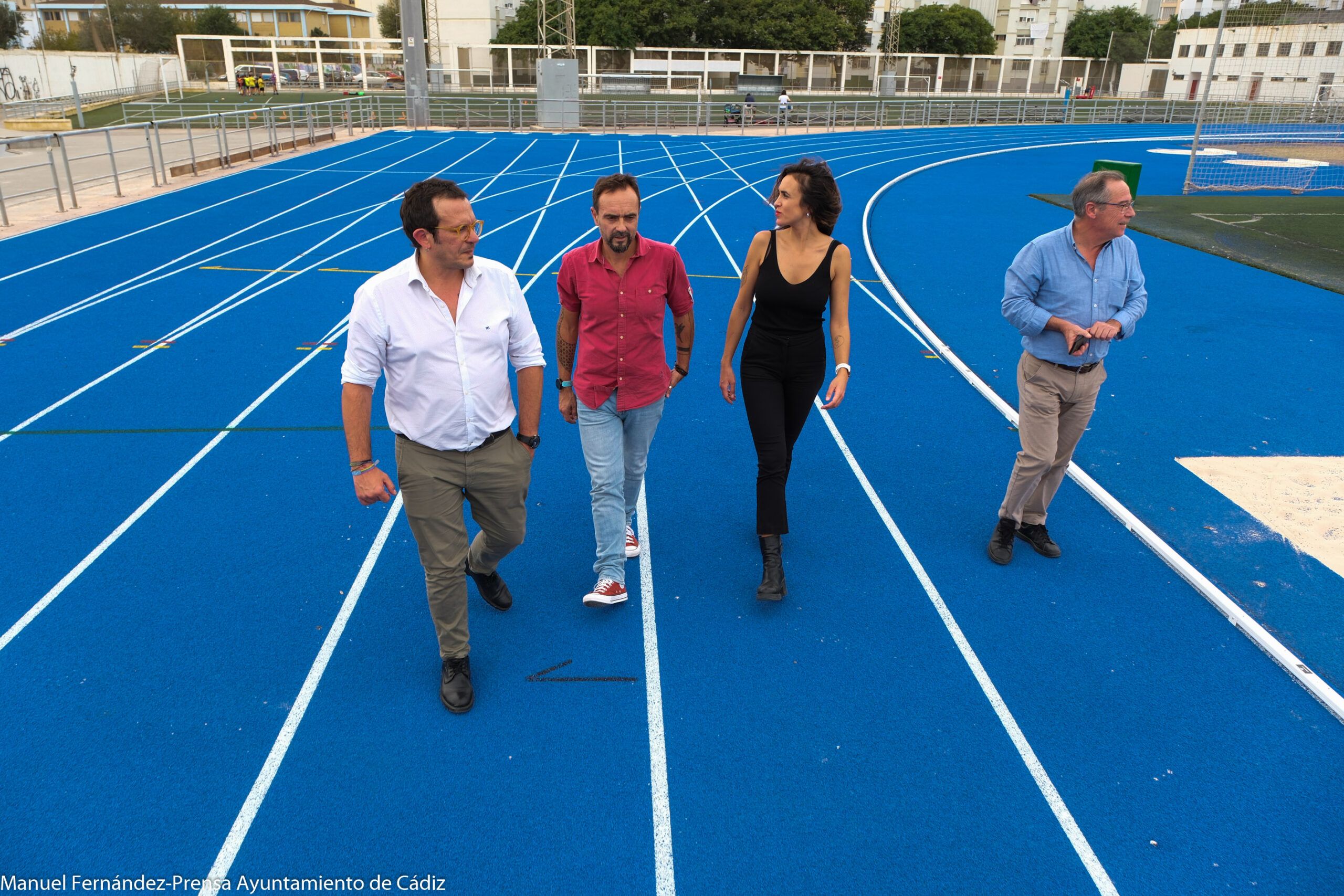 El alcalde inaugura la nueva instalación del campo de deportes Manuel Irigoyen, que forma parte de un proyecto integral.