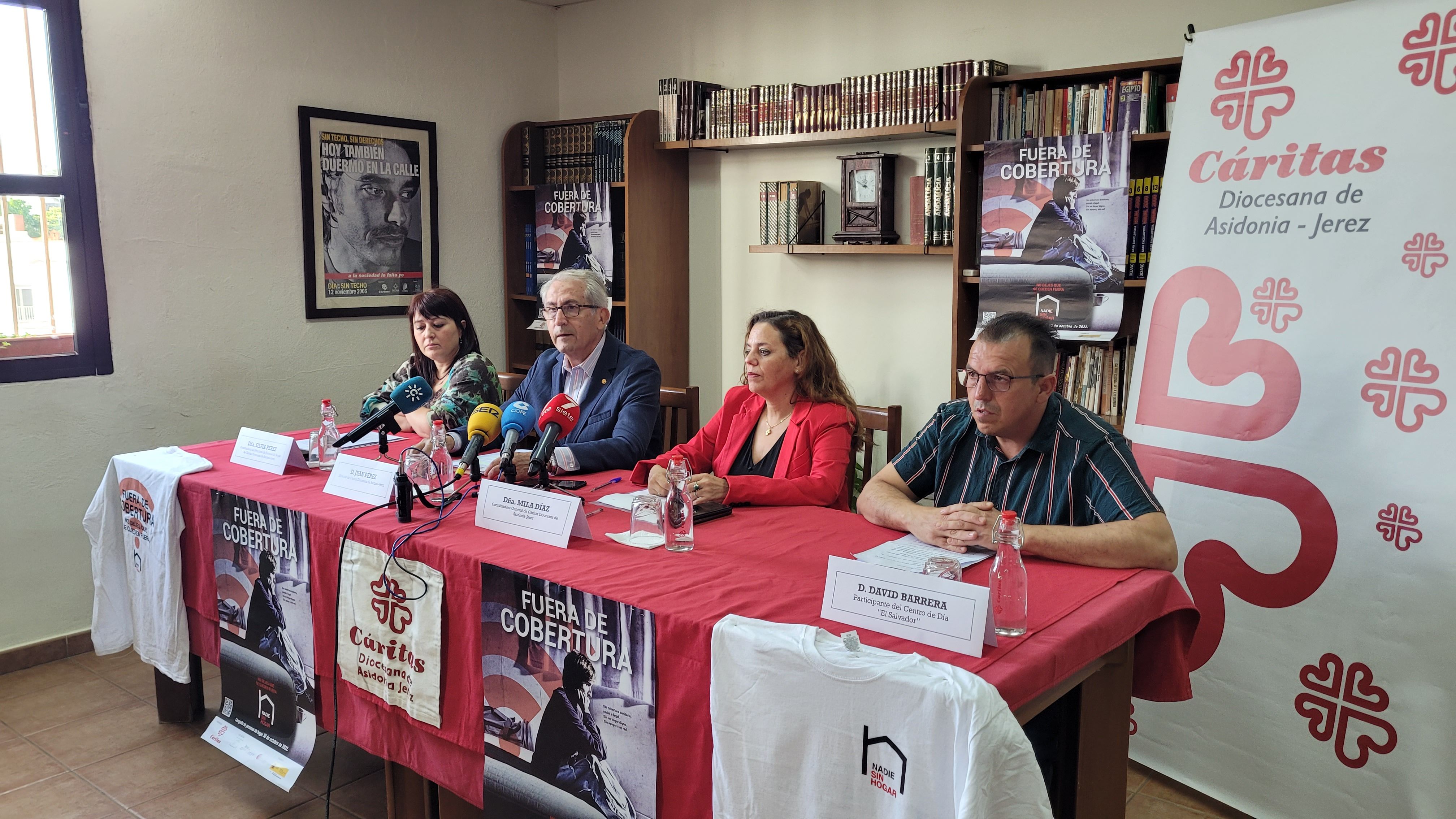 Cáritas y las personas sin hogar: la Diócesis de Jerez acompañó durante el pasado año a 288 personas sin hogar y sin techo. Responsables de la organización en la presentación de la campaña.