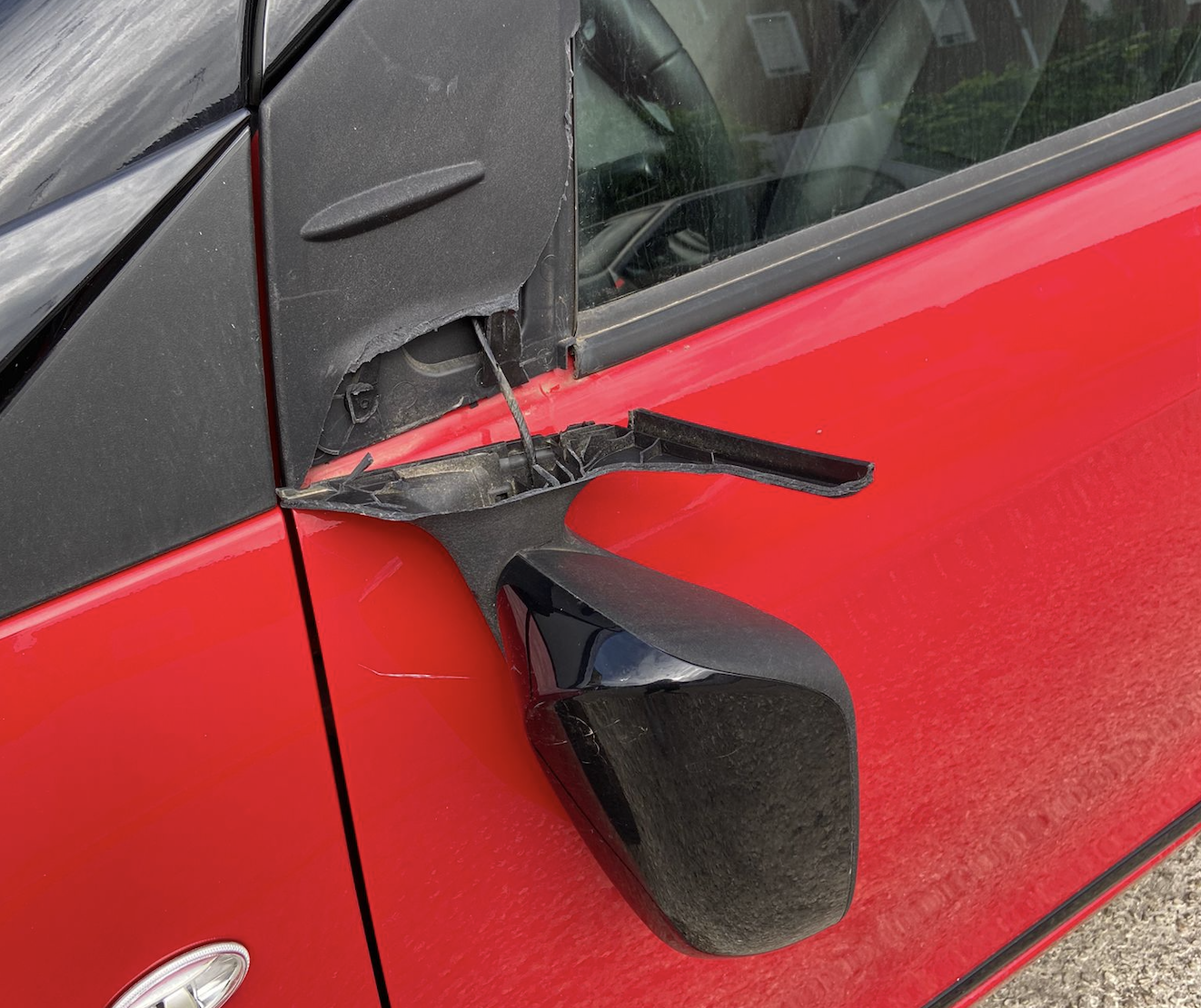 Los vecinos de la calle Isabelo de Jerez denuncian los problemas de inseguridad que llevan viviendo desde hace años. Los vecinos de la calle Isabelo de Jerez denuncian los problemas de inseguridad que llevan viviendo desde hace años.