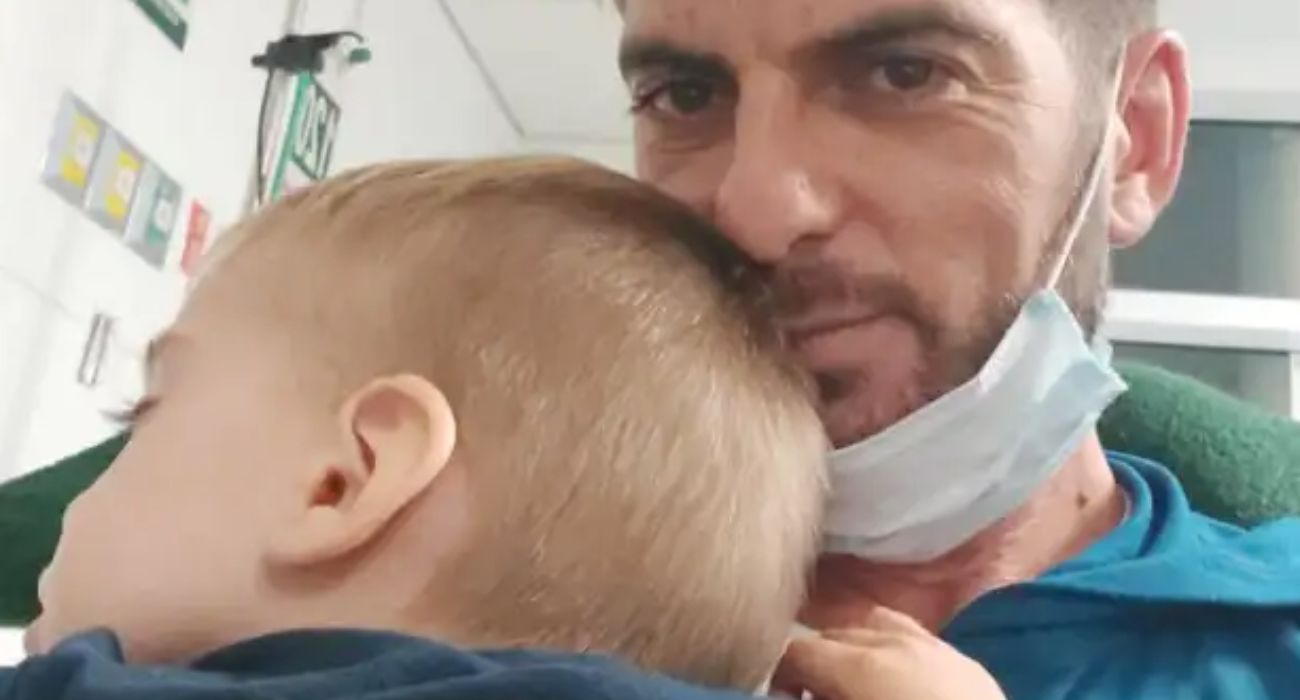 El pequeño Oliver, junto a su padre. El pequeño Oliver, junto a su padre.