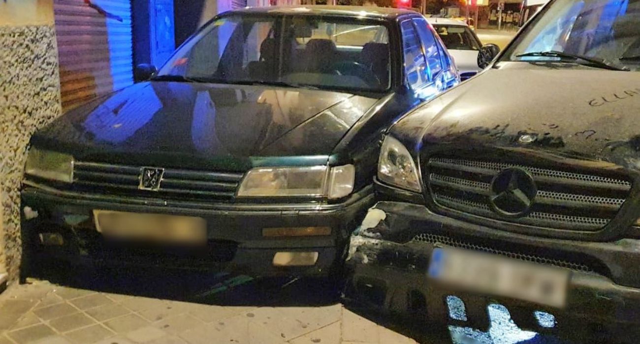 El choque contra un coche de un conductor que se dio a la fuga en Granada.