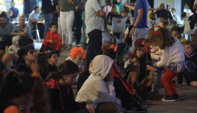 Un grupo de niñas y niños disfruta de uno de los eventos infantiles.