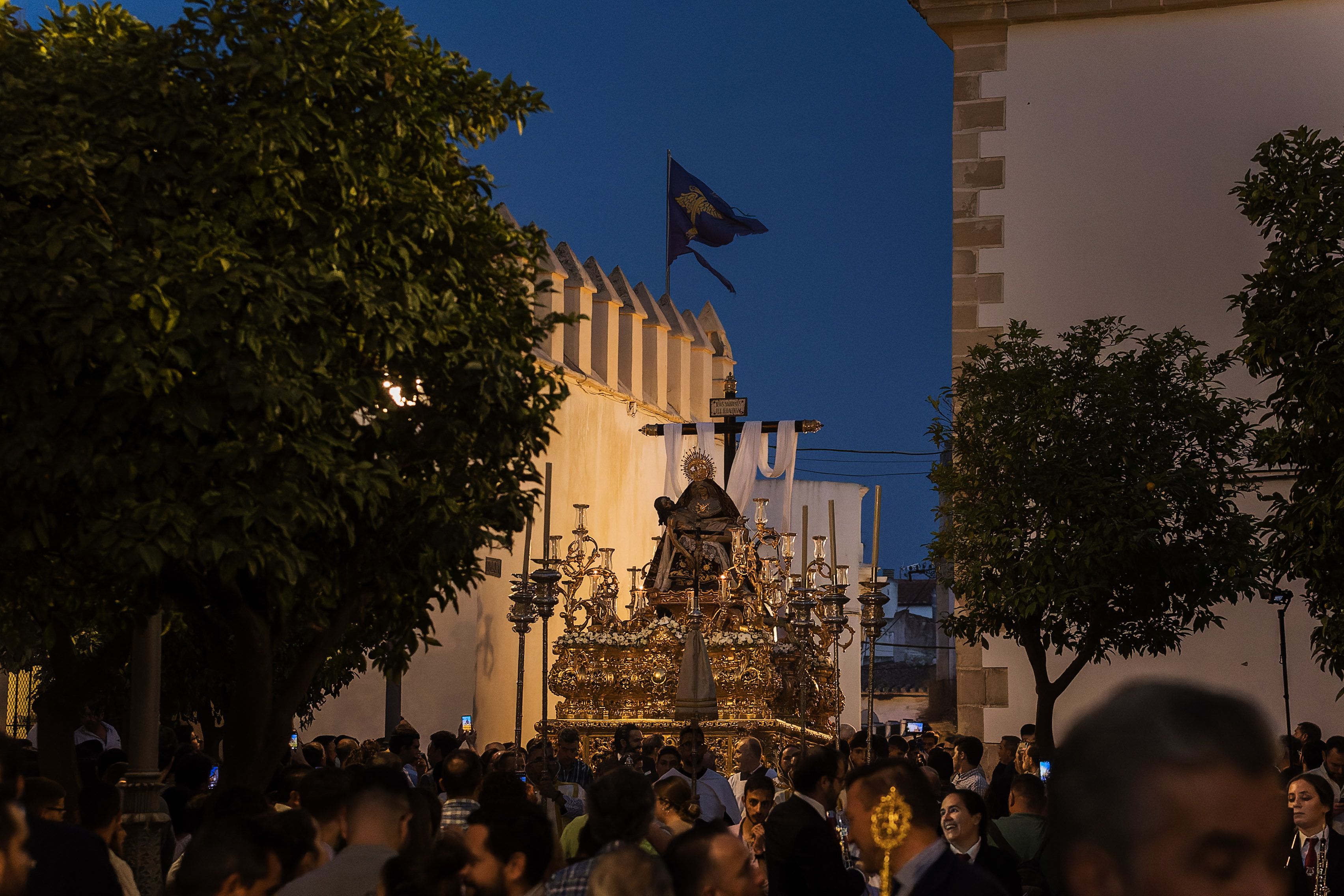 La procesión entrando en la plaza Leon XIII. 