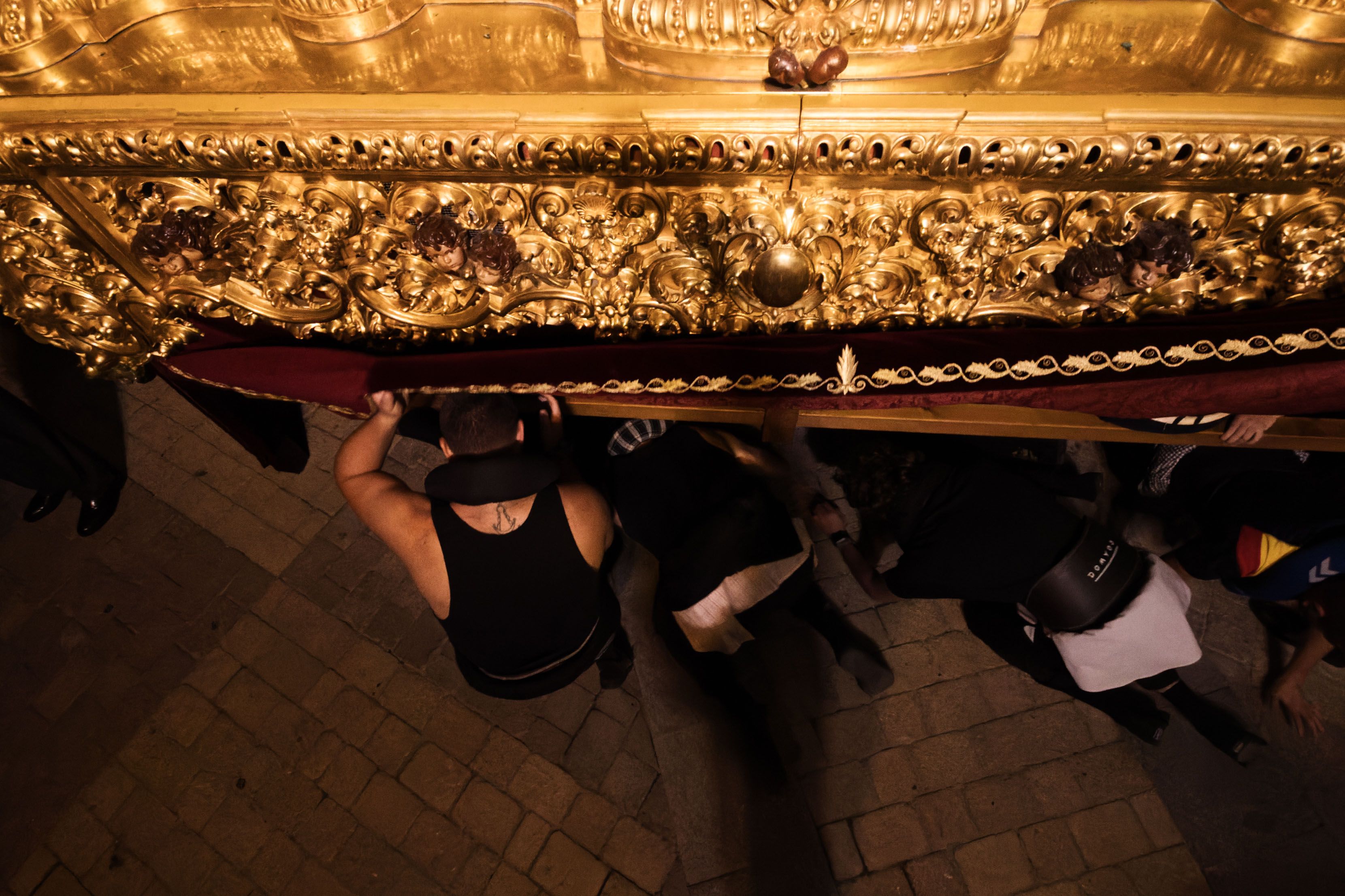 Relevo de costaleros. 
