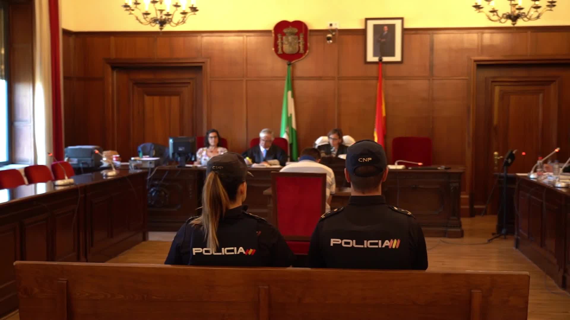 Un momento del juicio contra el 'matricida' de Arahal. FOTO: EUROPA PRESS.