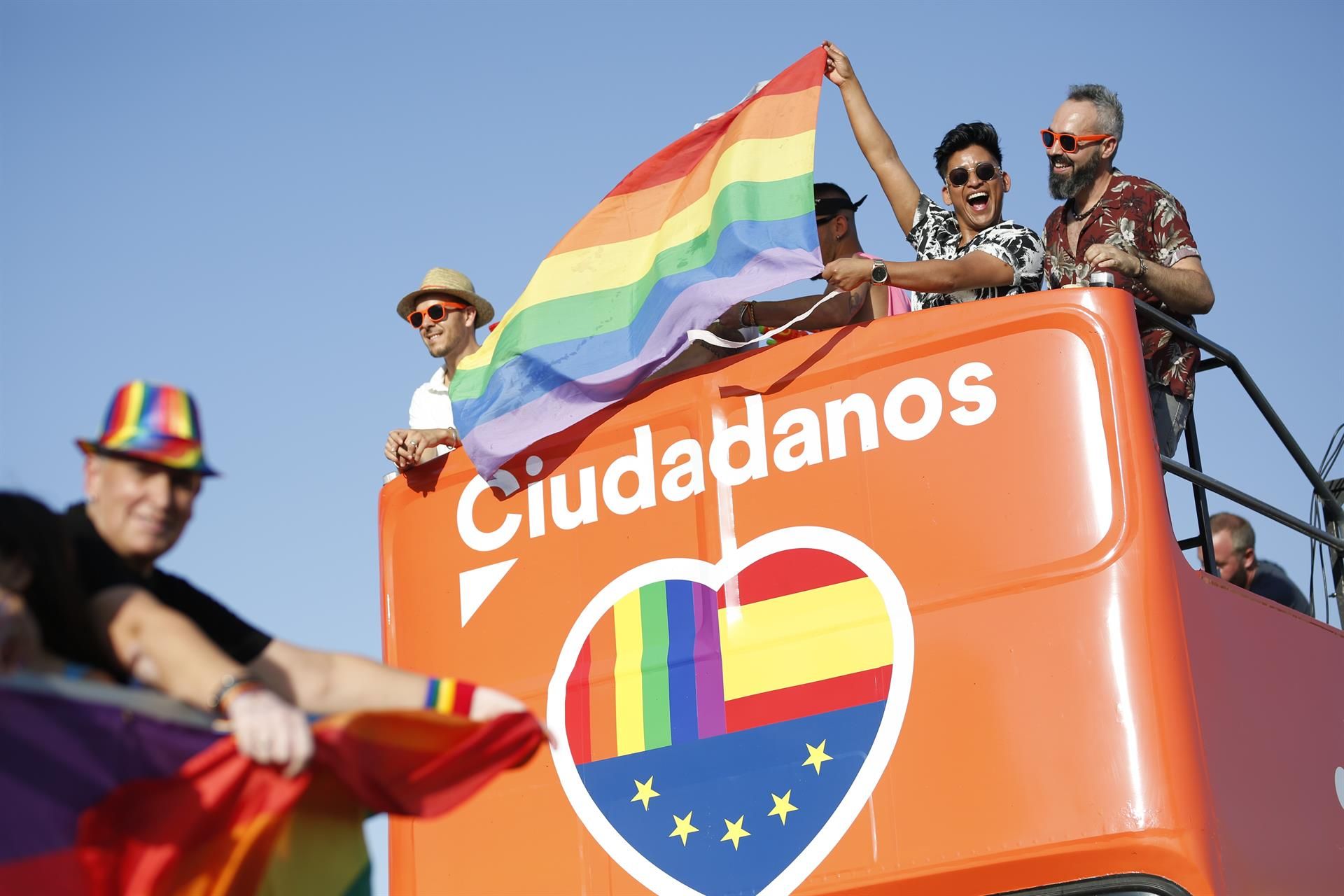 La cabalgata de Cs en el Orgullo de Sevilla. FOTO: EUROPA PRESS.