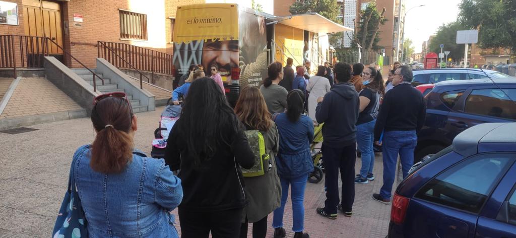 Imagen del autobús del Ingreso Mínimo Vital.