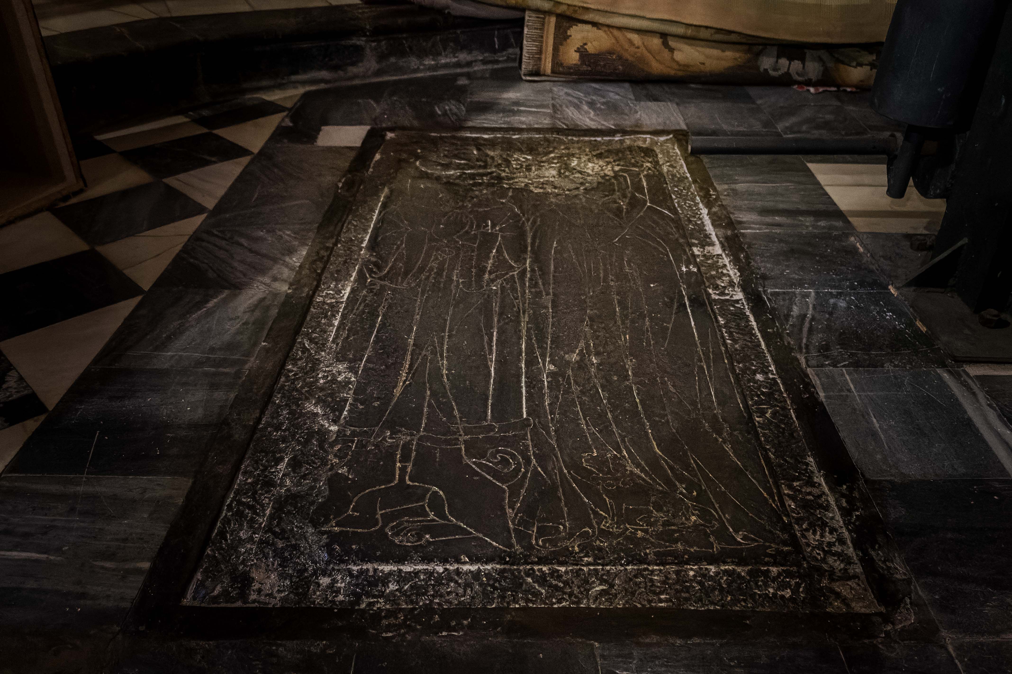 Lápida funeraria en San Juan de los Caballeros del siglo XV creada en Flandes.     CANDELA NÚÑEZ