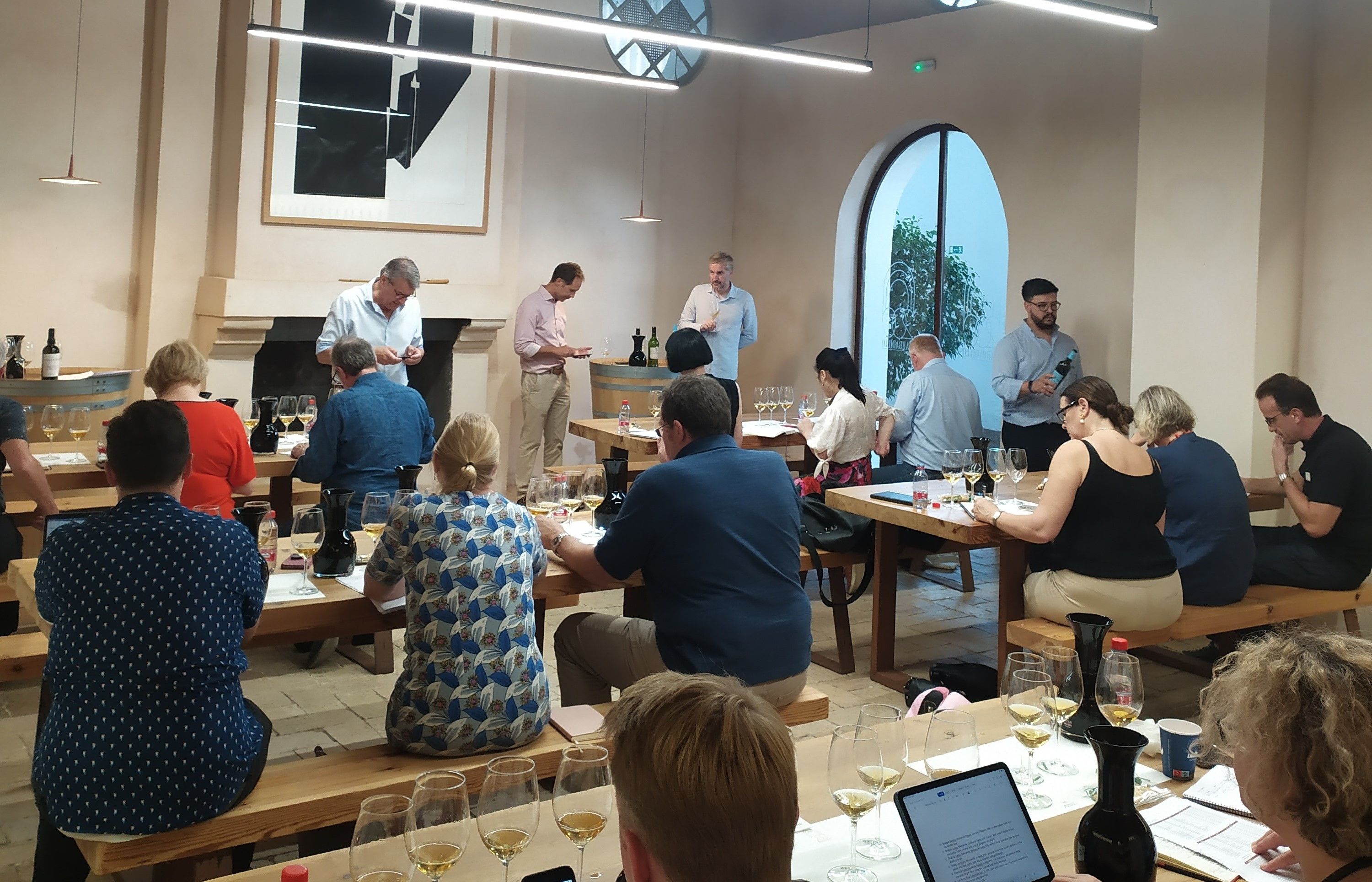 Cata de Barbadillo y otros vinos de Jerez durante la visita de 18 Masters of Wine.