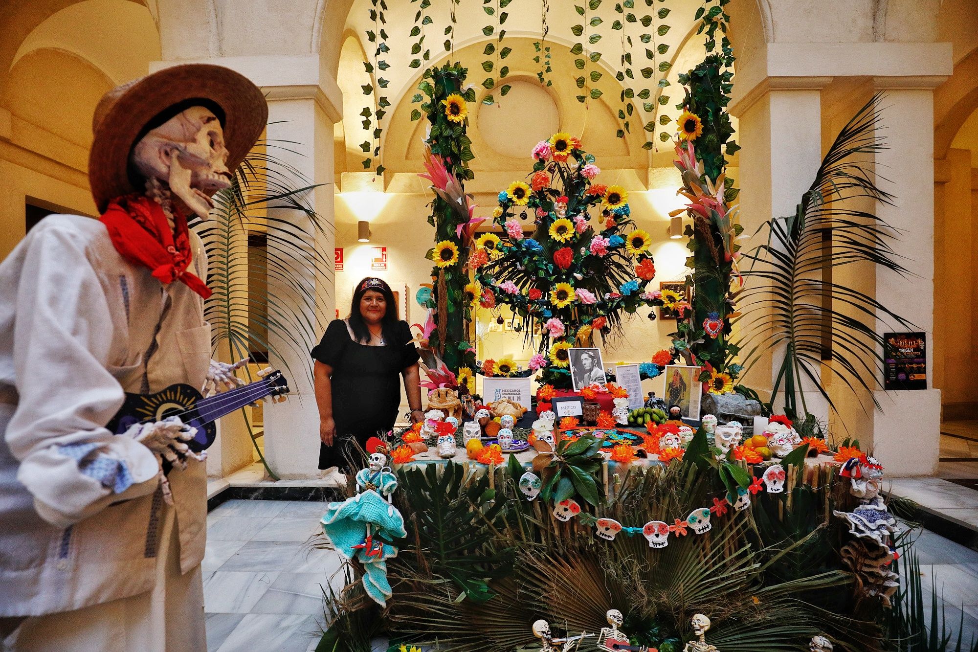 La Casa Iberoamericana de Cádiz acogerá hasta el sábado la exposición del altar de muertos para dar a conocer la cultura de México.