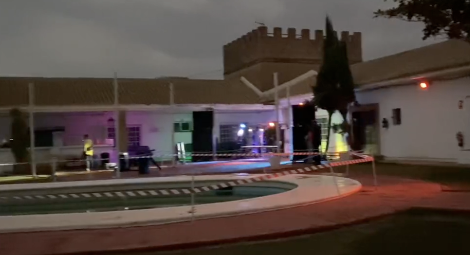 La finca donde se iba a celebrar la fiesta de Halloween, precintada.