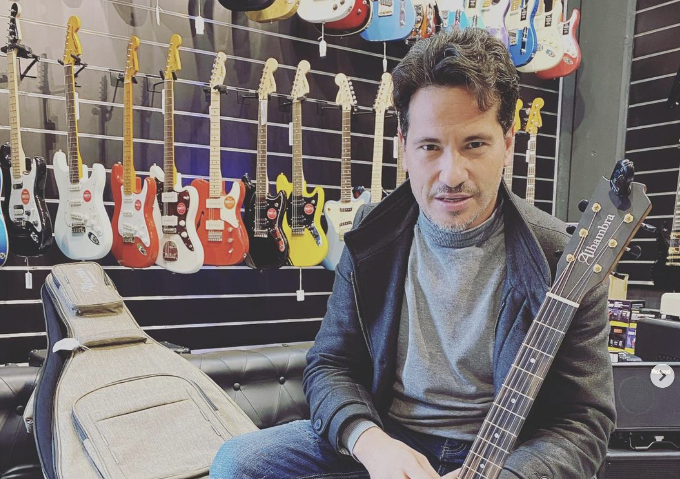 David DeMaría, en una imagen de su cuenta de Instagram, firma discos este viernes en El Corte Inglés de Jerez.