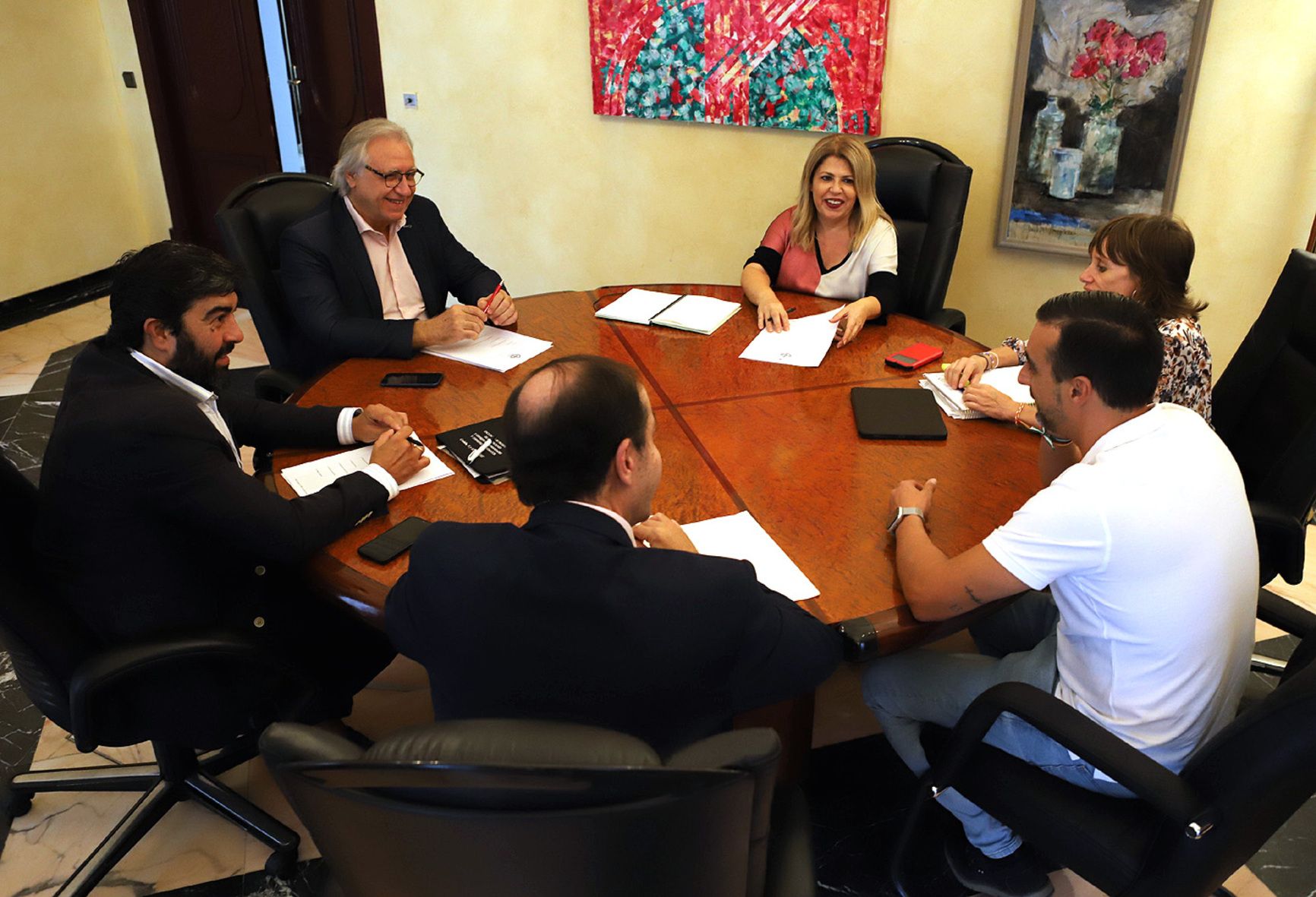 Reunión de la alcaldesa con la  Union de Hermandades.