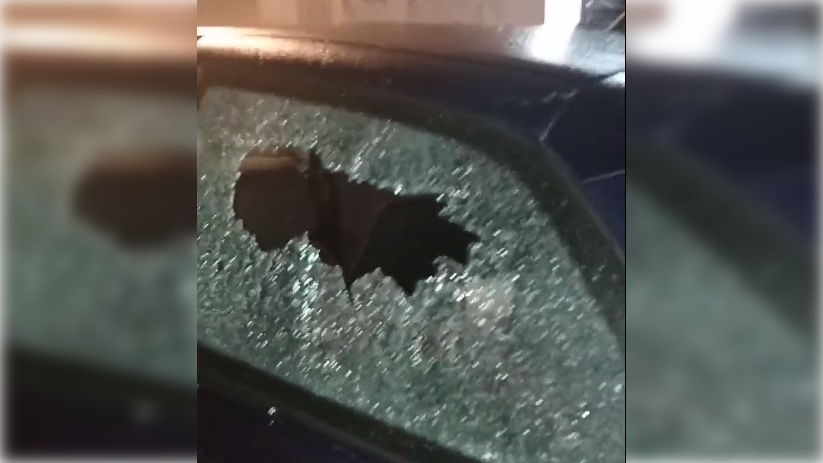 Vehículo con la luna rota en Sanlúcar. 