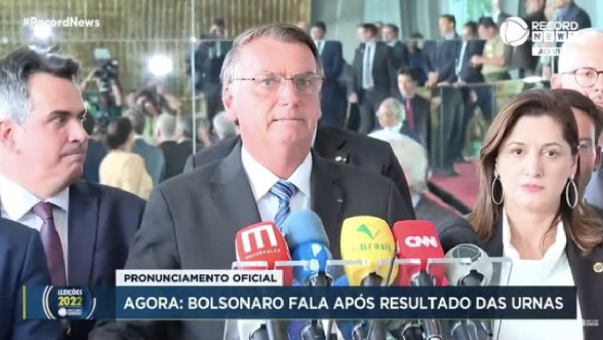 Bolsonaro rompe su silencio más de 40 horas después de la victoria de Lula en Brasil.