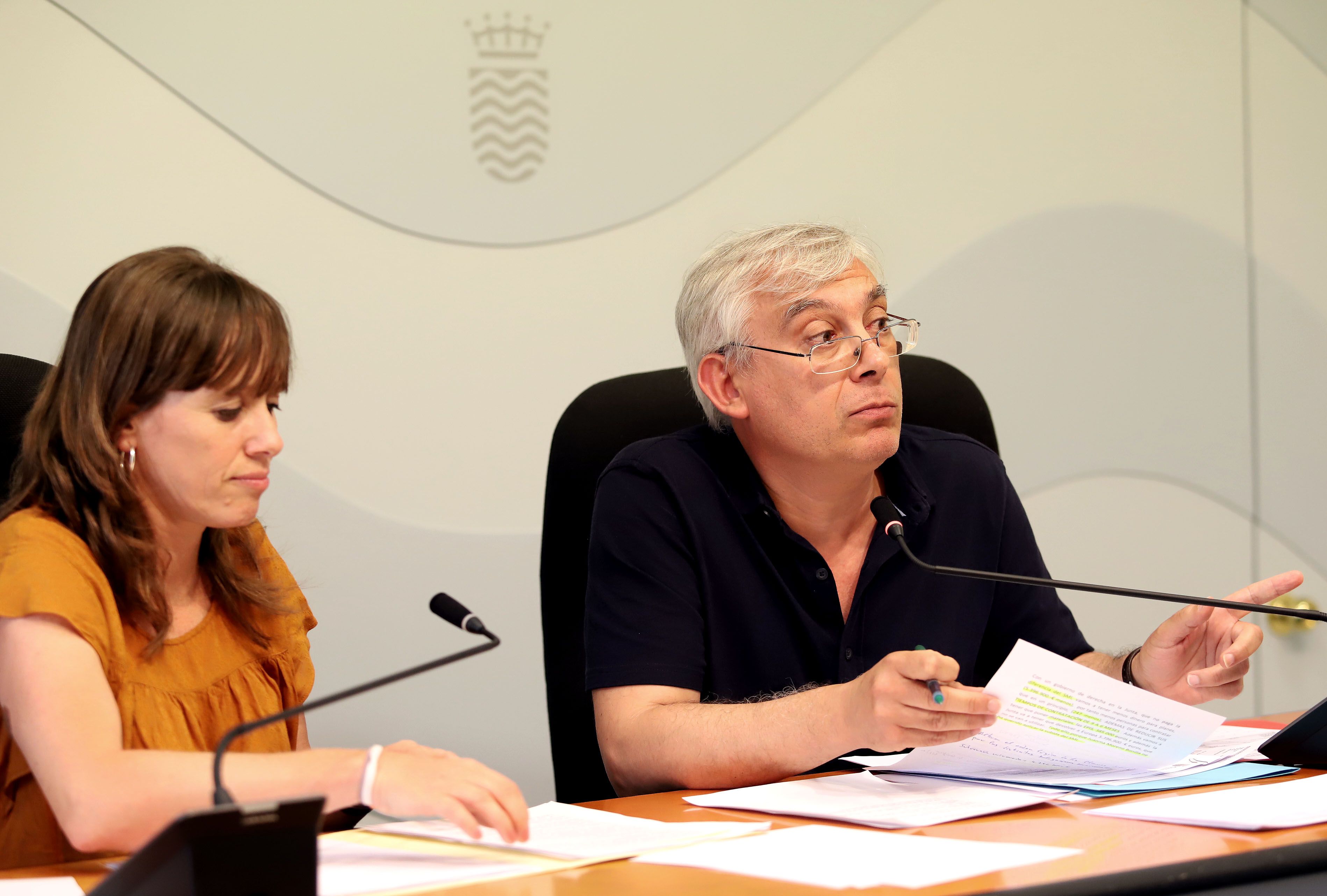 Juan Antonio Cabello y Laura Álvarez hablan de los planes de empleo FOTO: AYTO JEREZ
