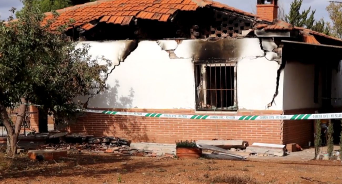 Aspecto de la vivienda del tirador abatido tras el incendio intencionado. TELECINCO Aspecto de la vivienda del tirador abatido tras el incendio intencionado. TELECINCO