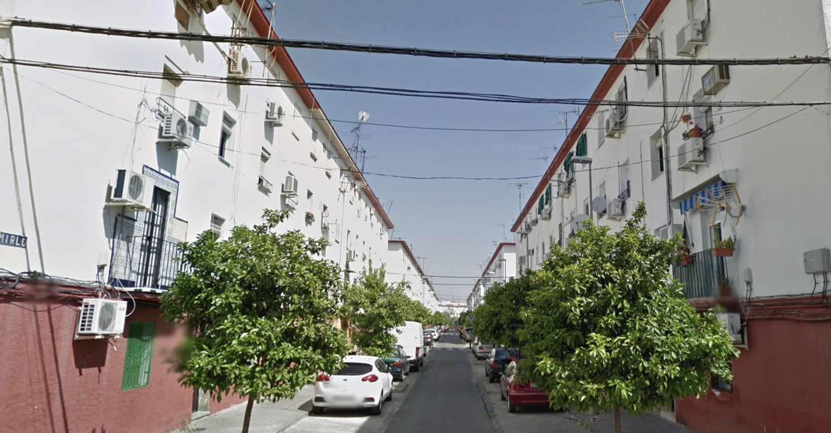 Imagen de Google Maps de la calle Mirlo de Sevilla, donde se produjo el altercado entre sanitarios y vecinos.
