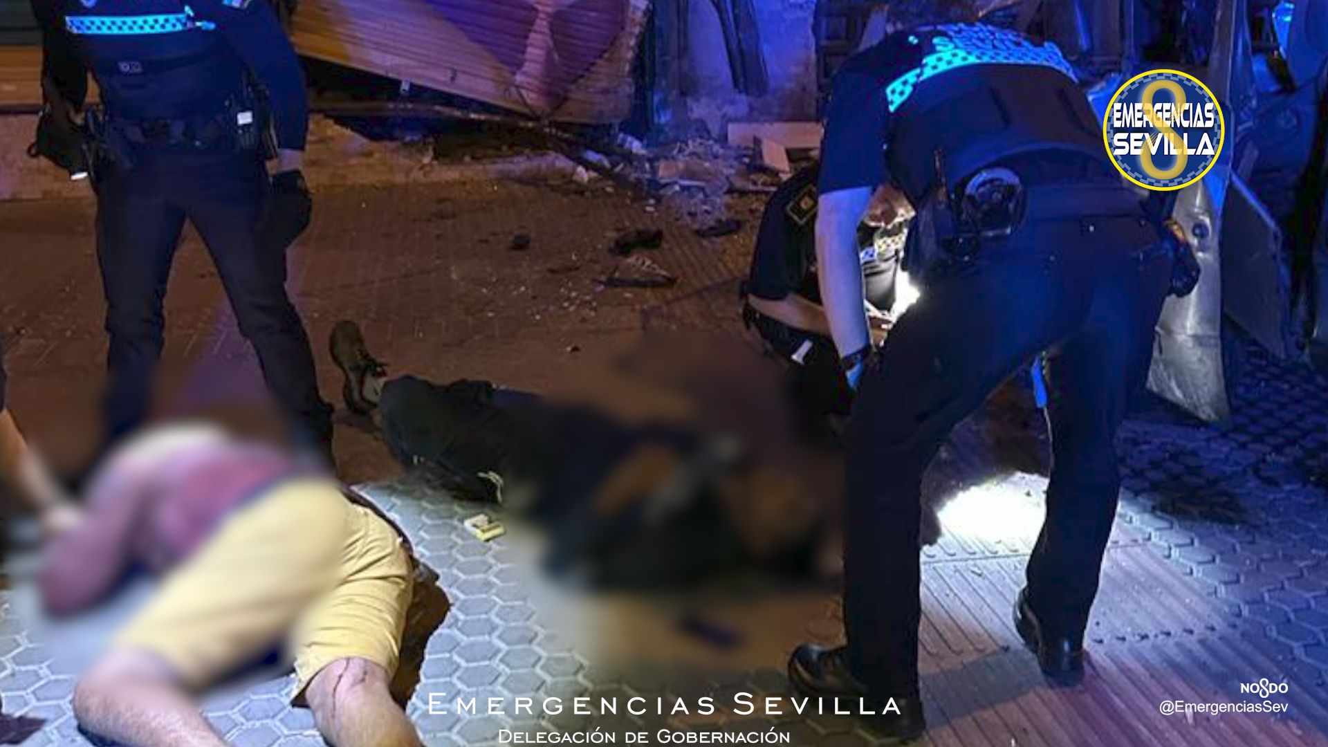 La Policía Local de Sevilla tuvo que asistir a tres personas heridas tras un accidente de tráfico.
