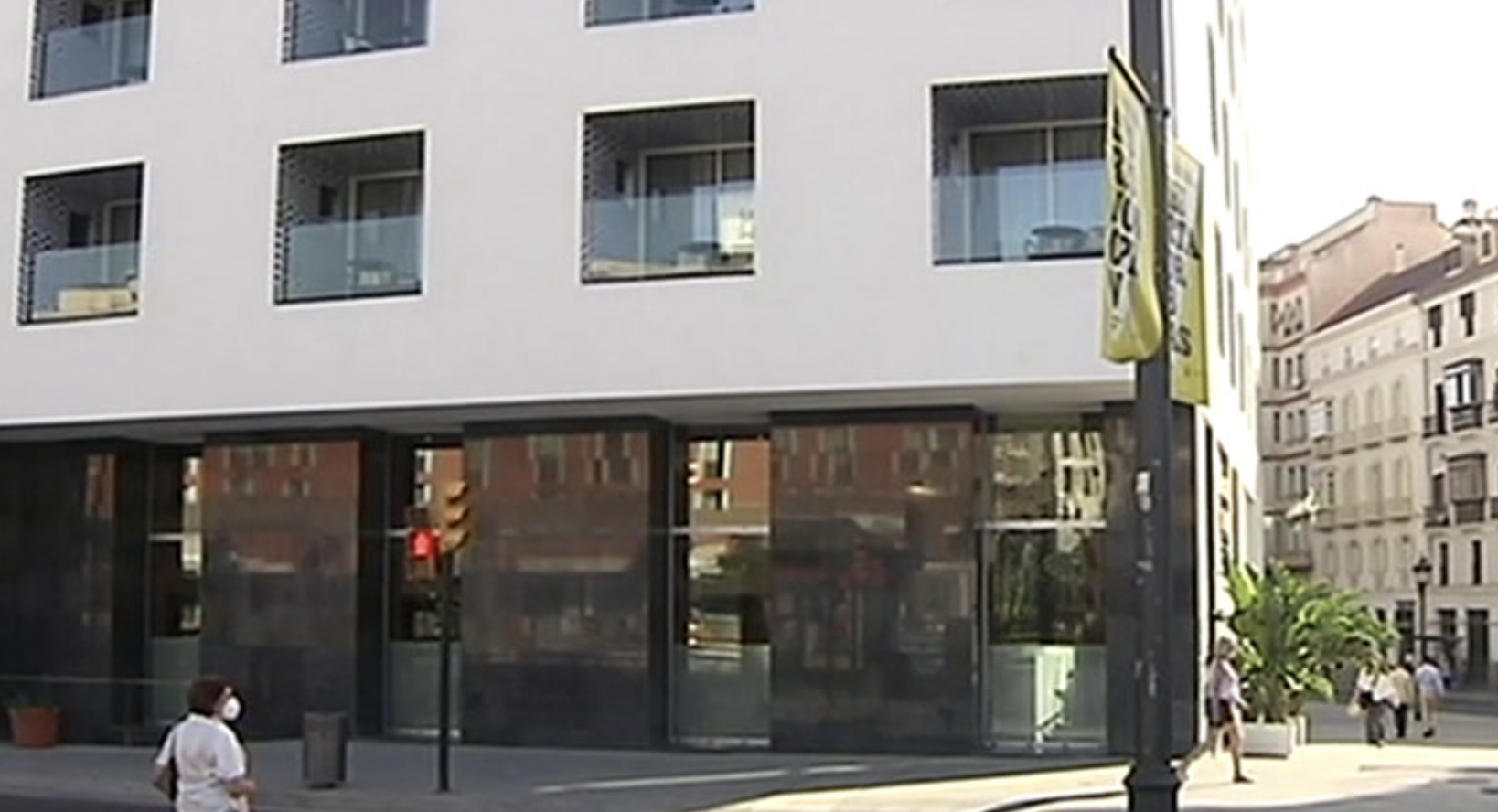 Dejan solo a un bebé de seis meses en una habitación de un hotel en Málaga para irse a cenar. Imagen de Canal Sur.