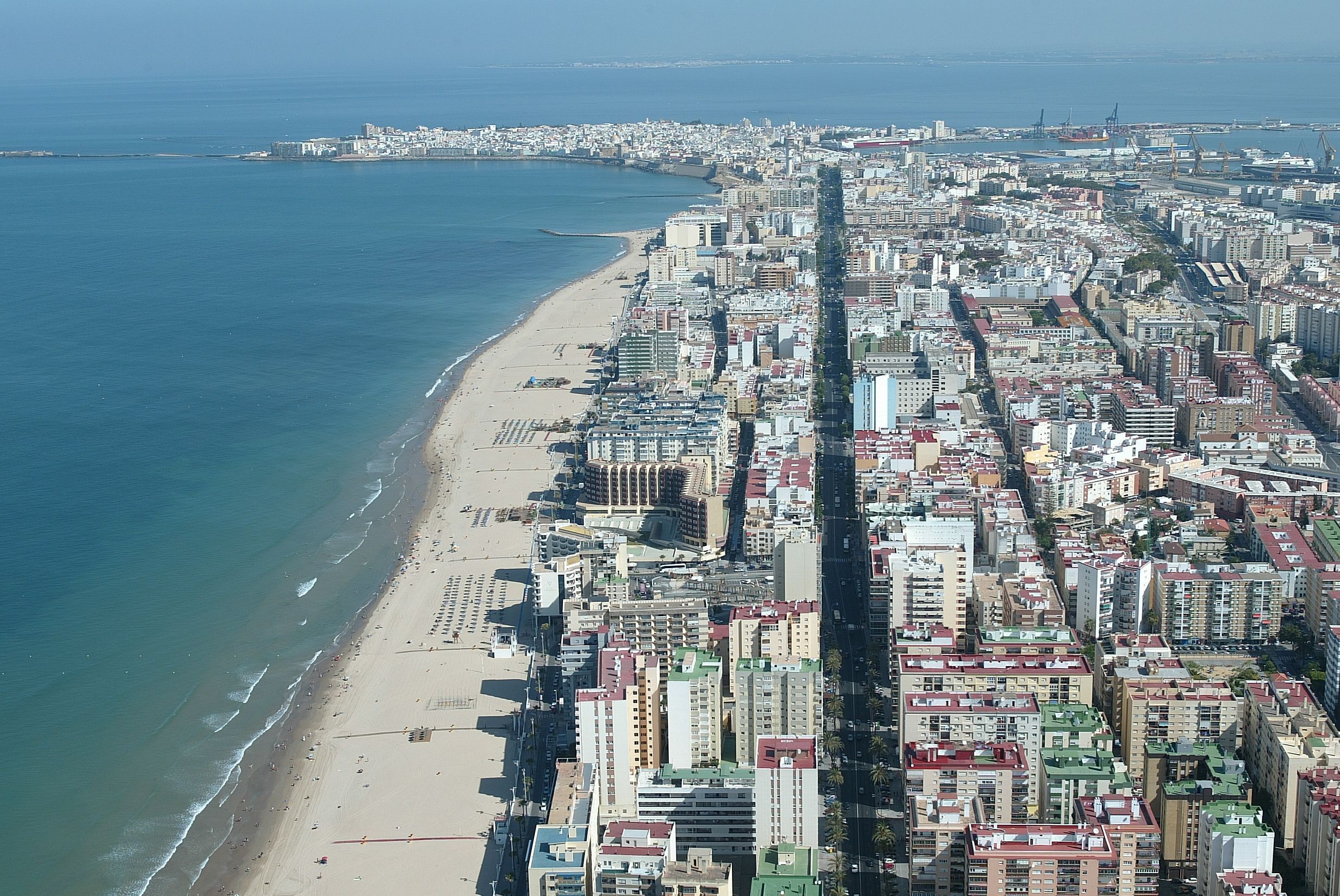 El Ayuntamiento de Cádiz construirá un edificio con 28 pisos de alquiler para jóvenes.