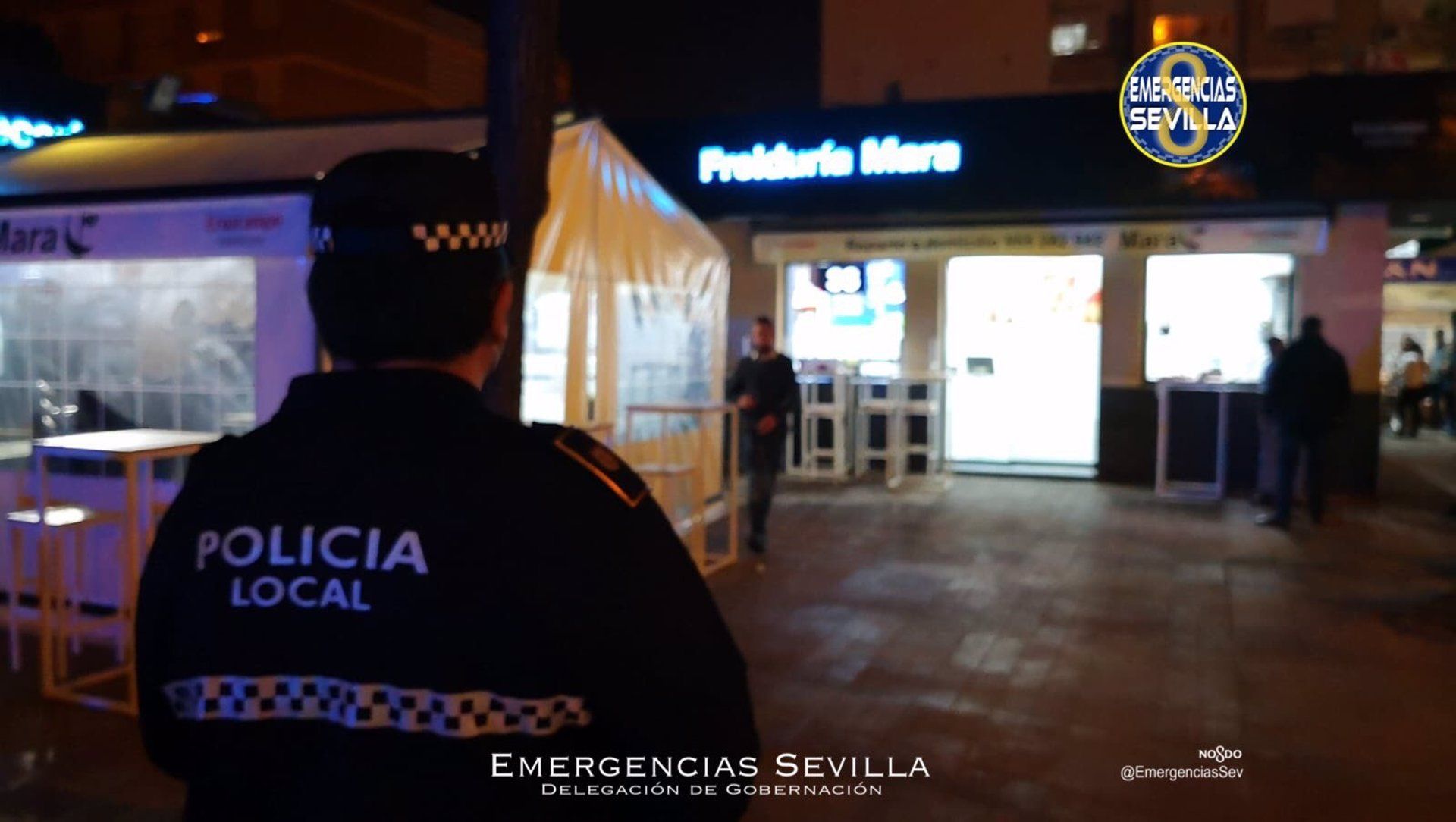 Uno de los establecimientos sancionados por la Policía Local este fin de semana en Sevilla donde ha controlado botellones.