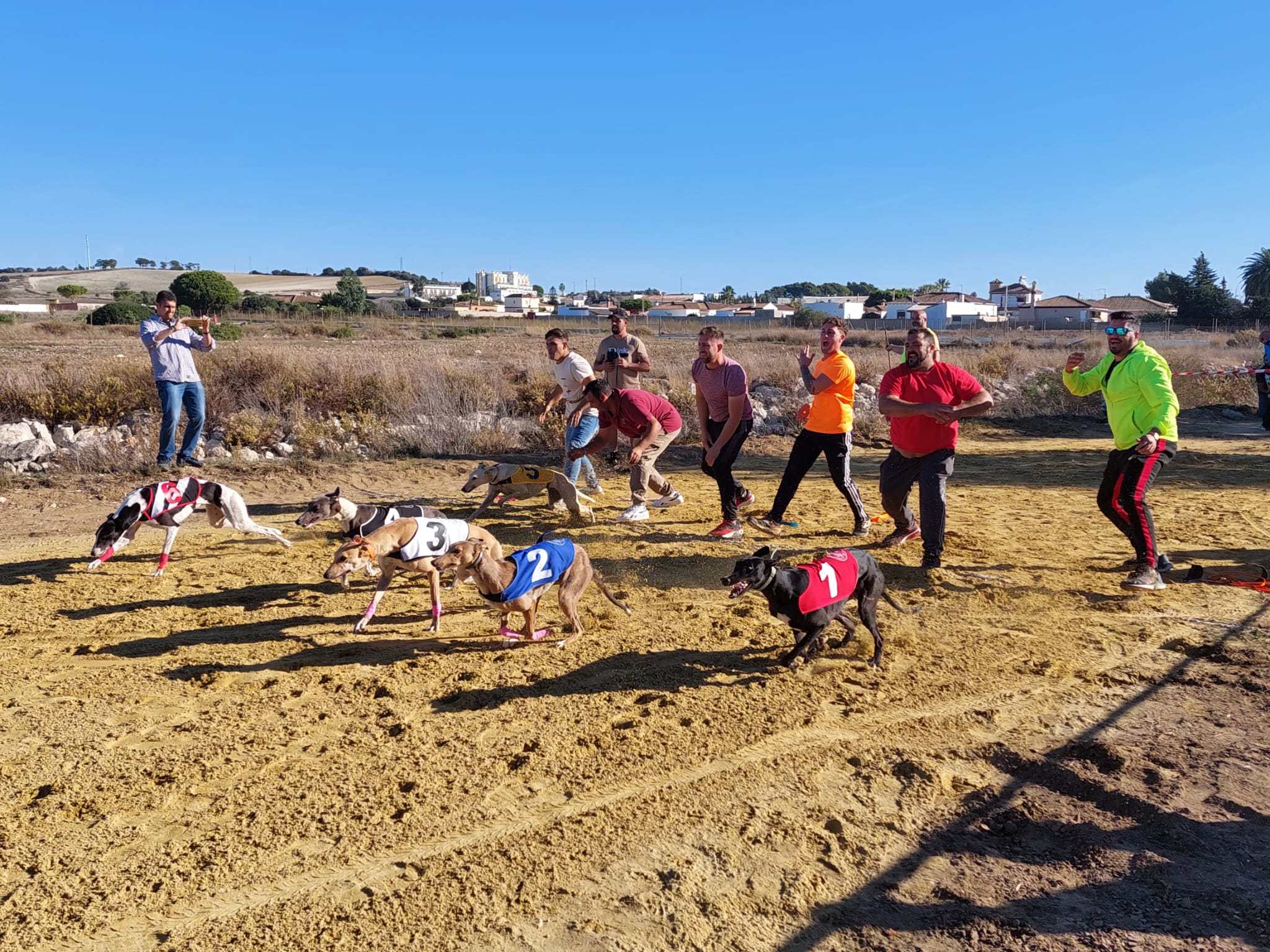 Nuevo canódromo municipal para carreras de galgos en el parque público de la Laguna de la Rana Verde en Chiclana.