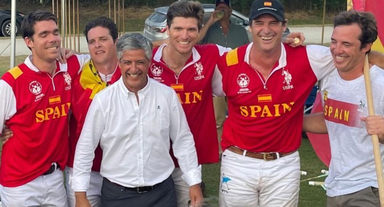 Los componentes del equipo español de polo, celebrando el triunfo.
