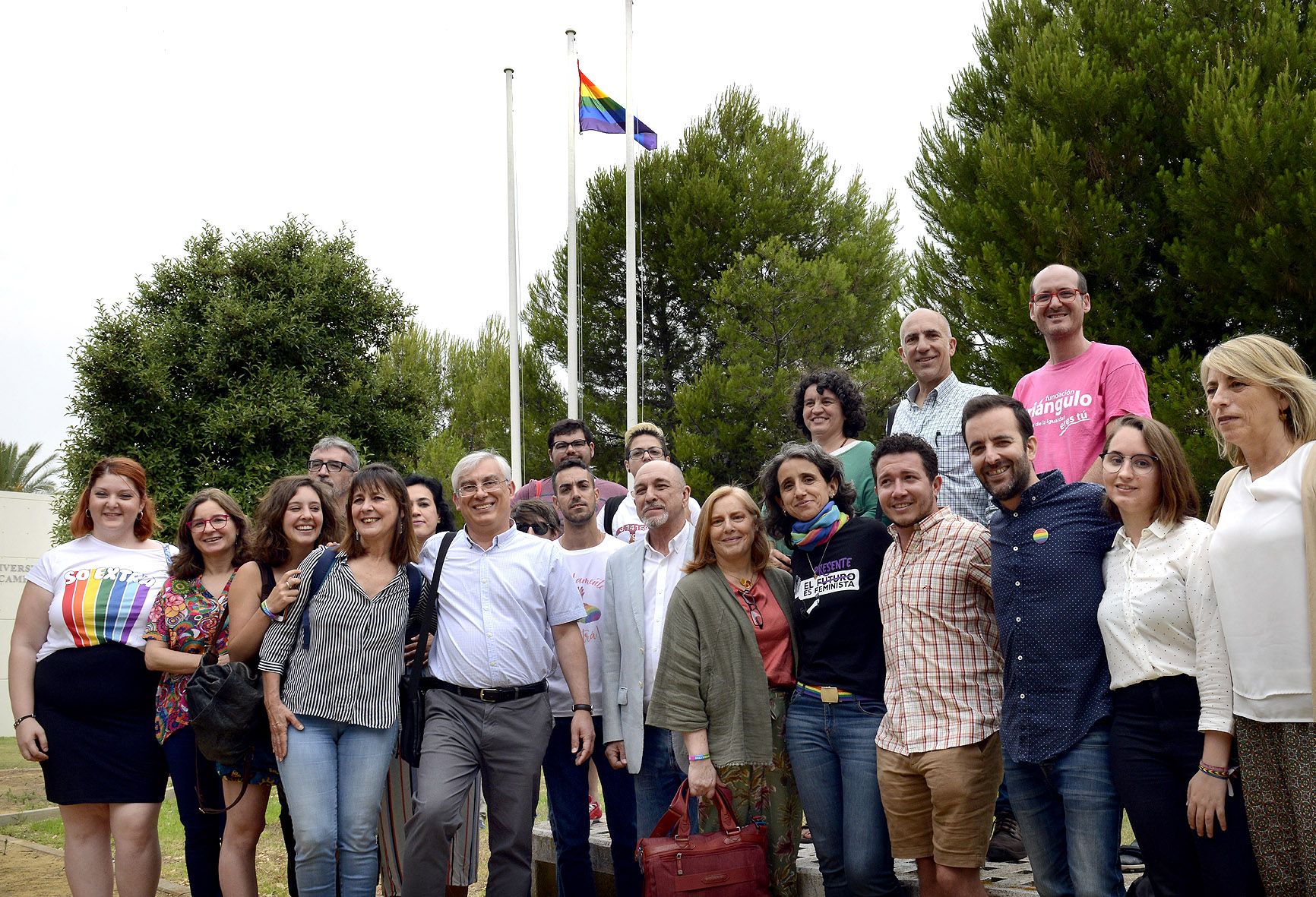 El izado de la bandera LGTBI en el Campus de Jerez. 