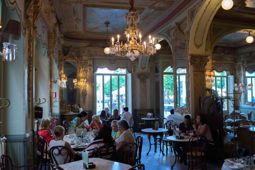 El interior del Café Royalty. FOTOS: MANU GARCÍA