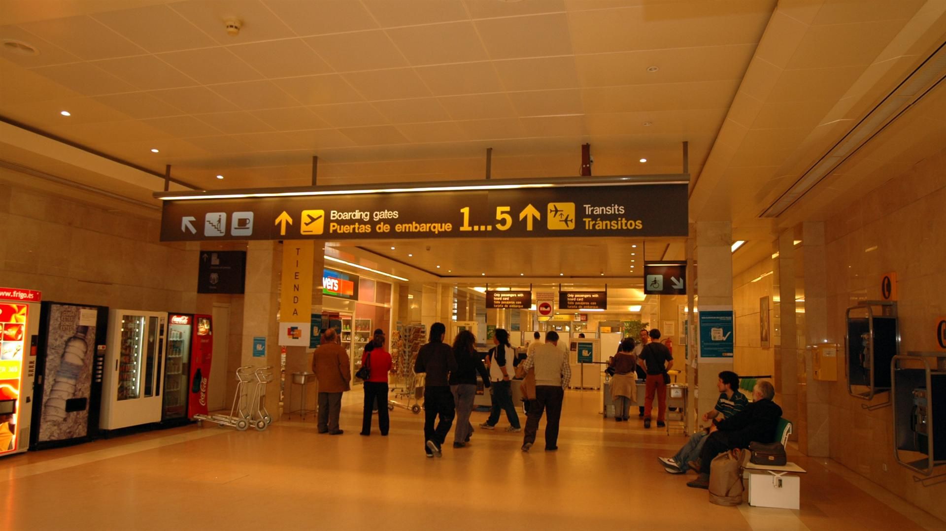 Puertas de embarque en el Aeropuerto de Jerez. FOTO: Cádiz Turismo