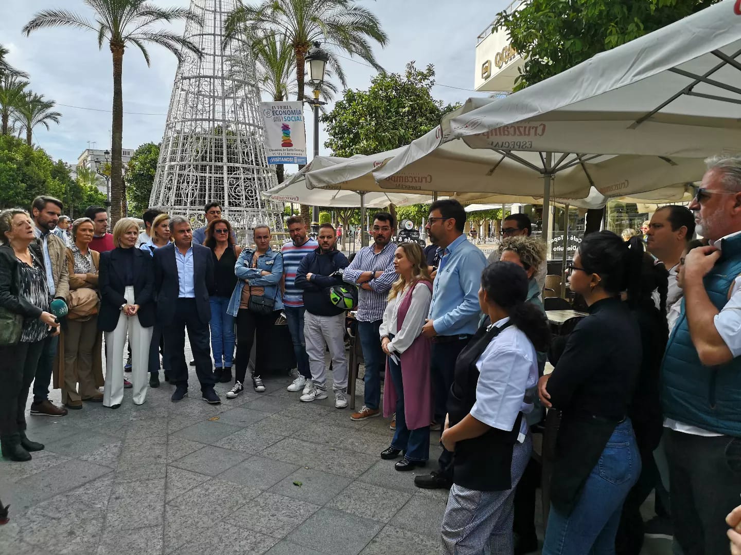 Hosteleros de Jerez, concentrados por los altos precios de la luz.