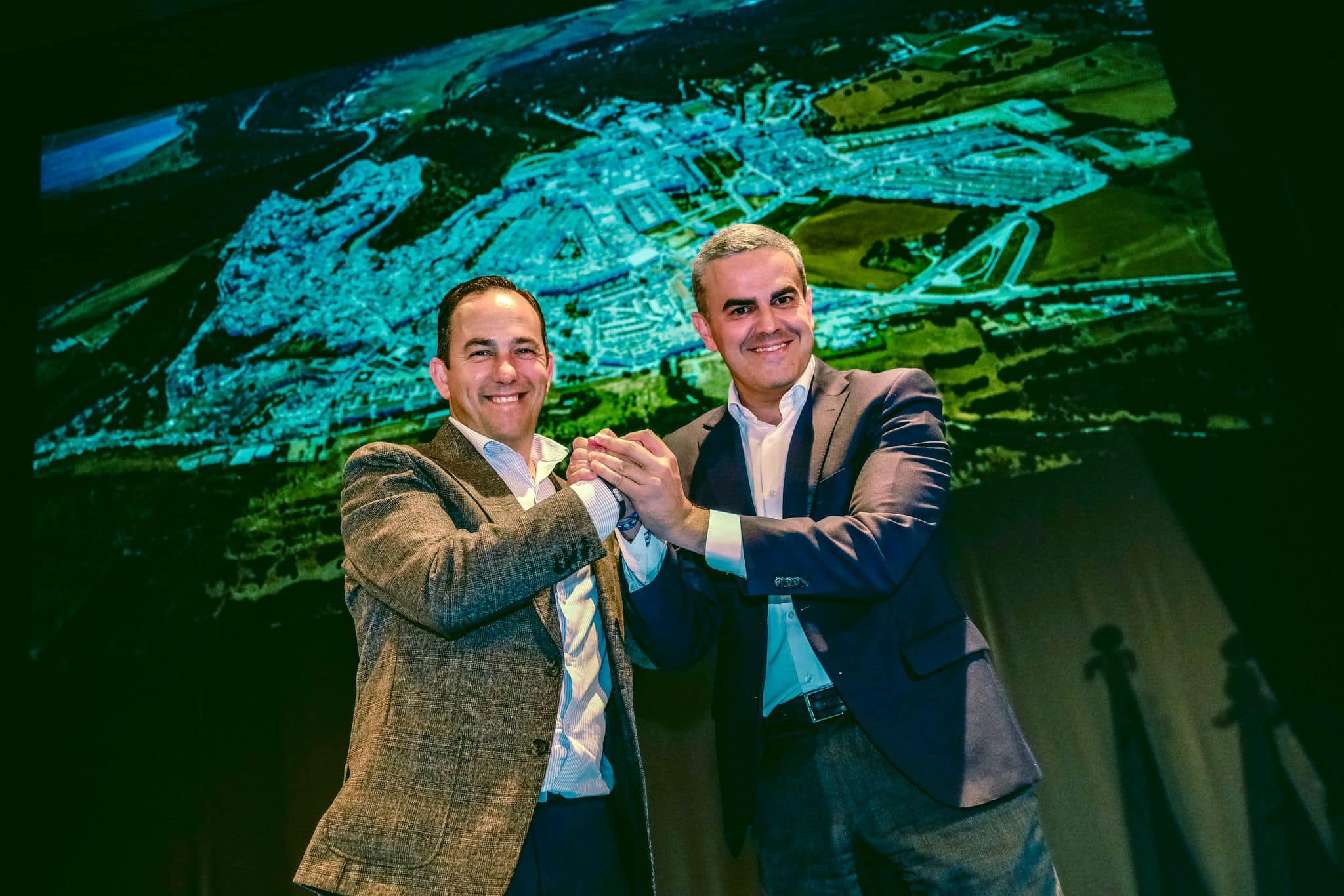 Pepe Ortiz y Manuel Flor, en el congreso local del PP de Vejer de este pasado martes.
