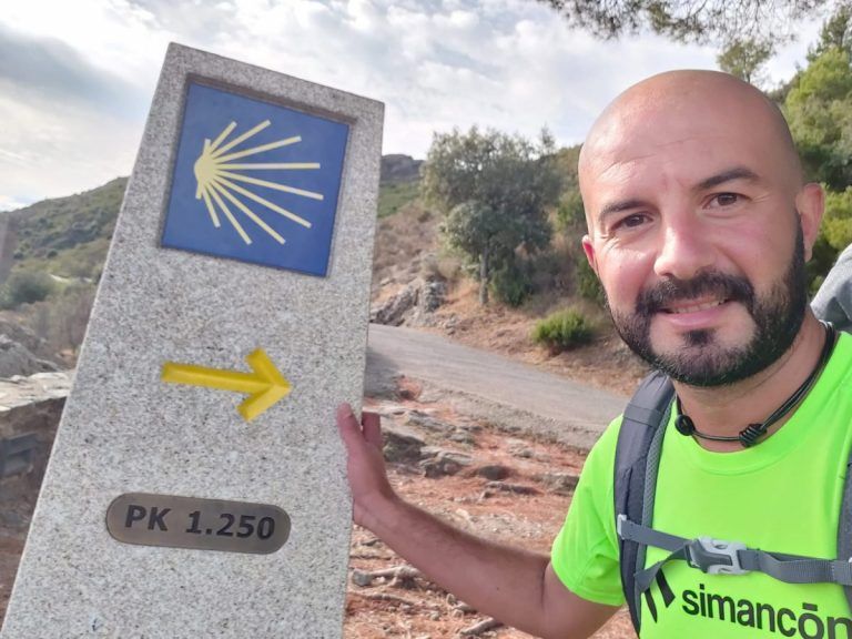 El deportista asidonense, Andrés Damían, ha completado una nueva gesta el pasado mes de octubre caminando en peregrinación una distancia de 1.450 kilómetros por tierras catalanas y gallegas.