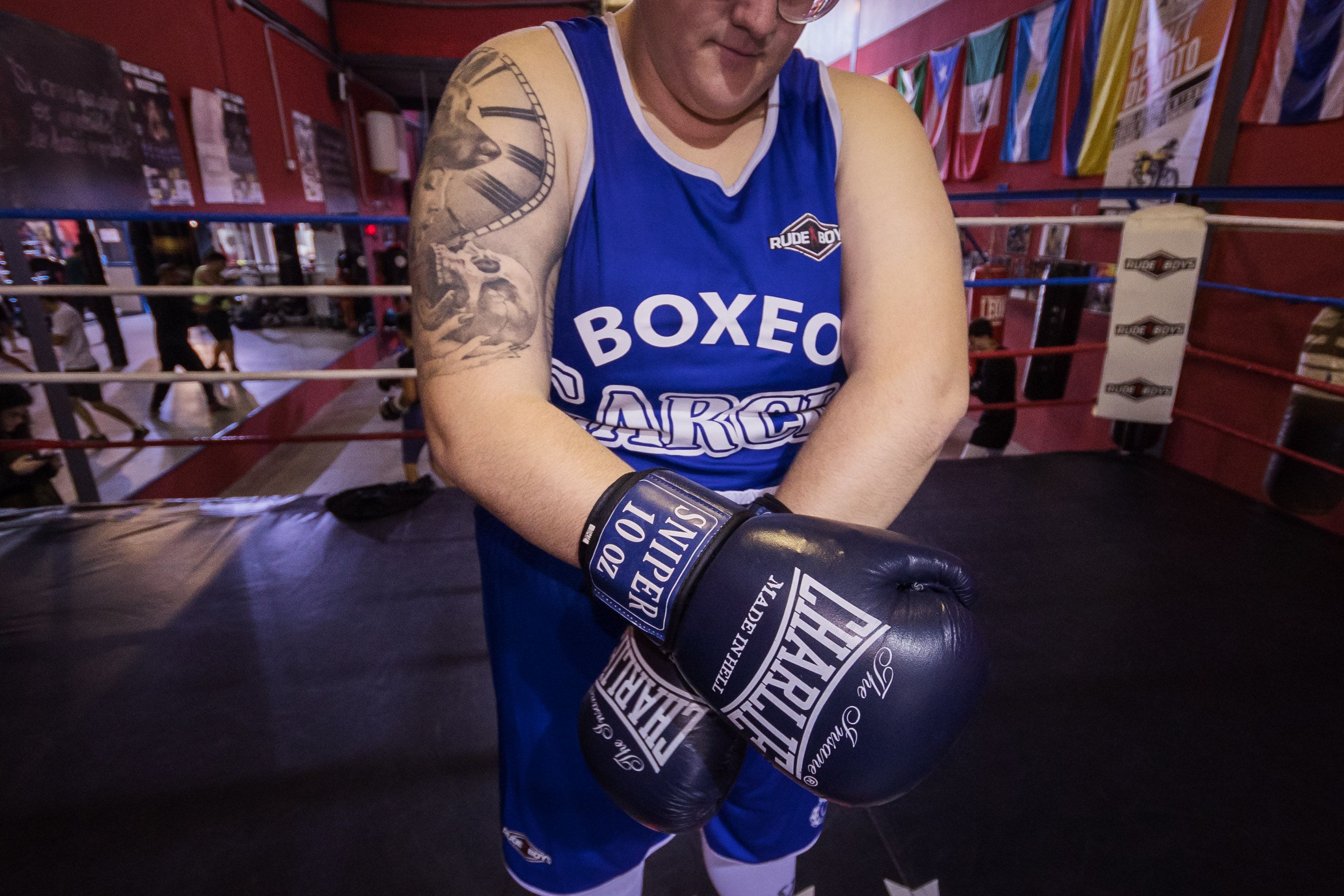 Detalle de los guantes que utiliza Zaira.