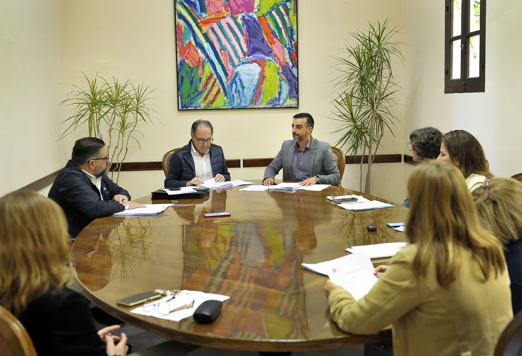 'Megaoferta' de trabajo: el Ayuntamiento de Jerez contratará a 350 nuevos empleados. En la imagen, consejo de Comujesa.