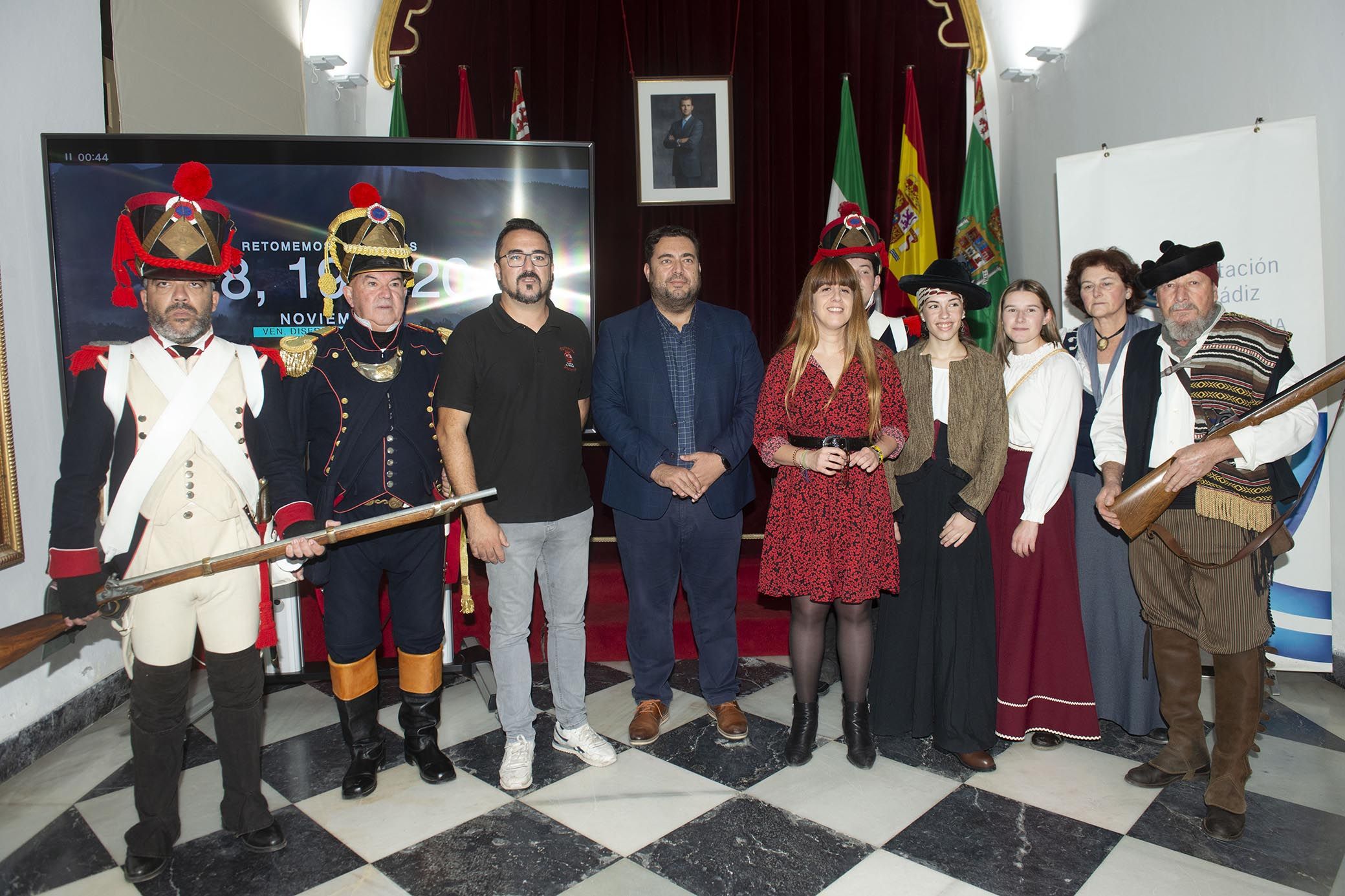 Autoridades y voluntarios, en la presentación de la Recreación Histórica de El Bosque.