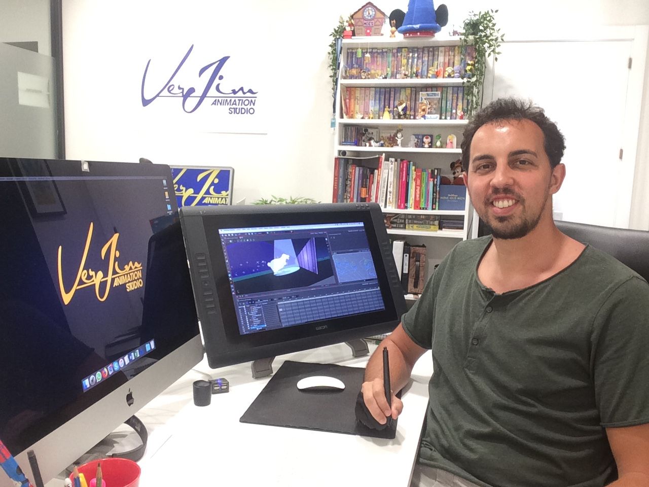Rafael Vera en el estudio de Verjim Animation Studio en Rota 