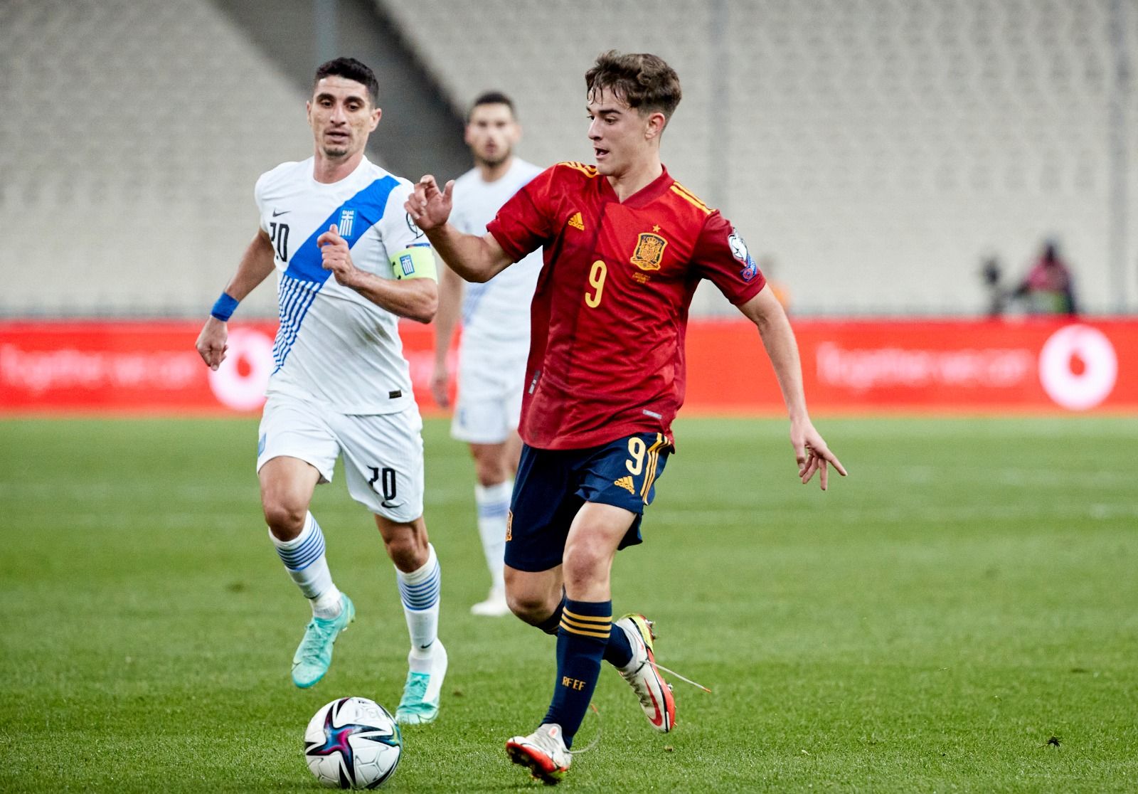 Gavi en un partido con la selección.