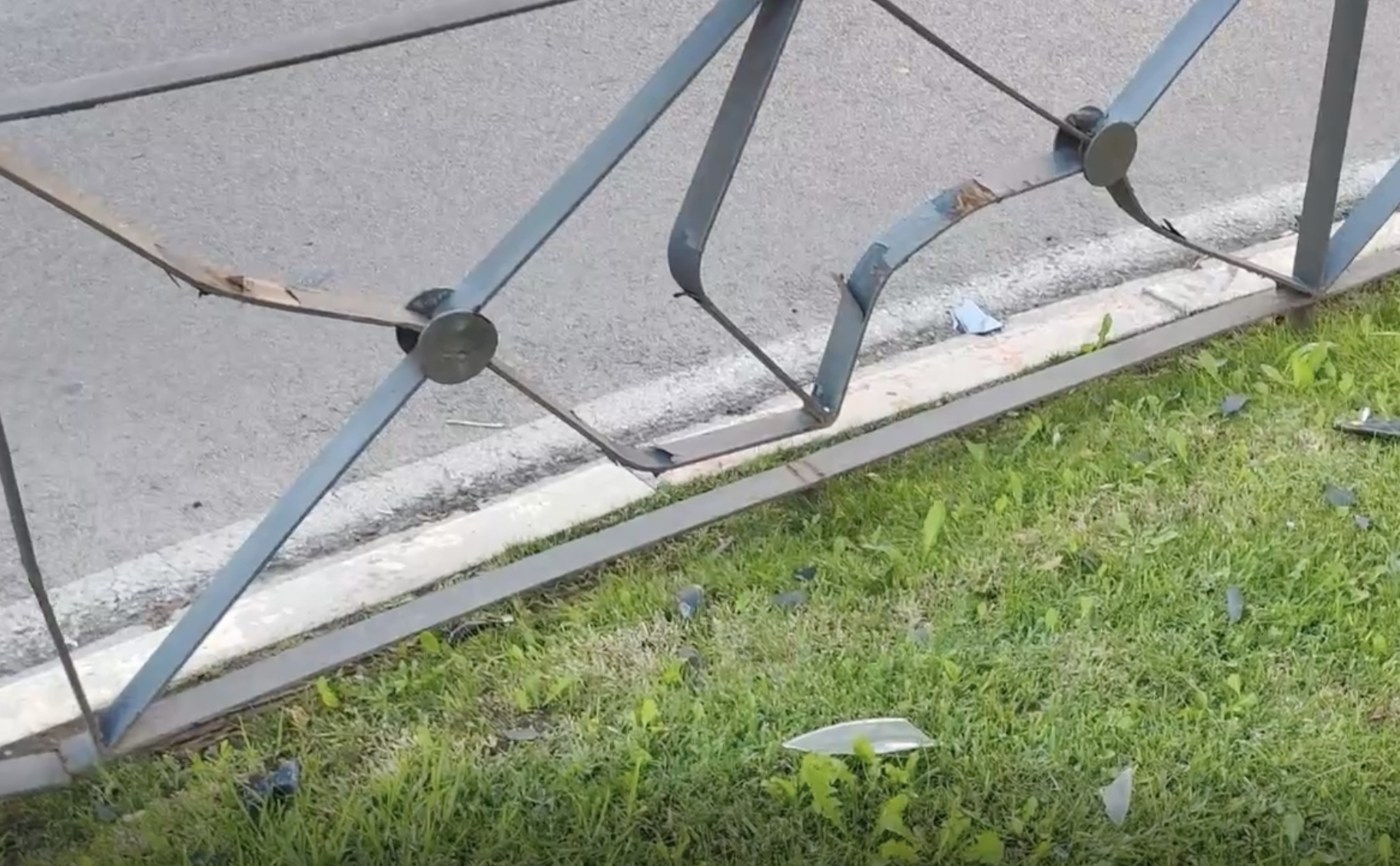 Prisión para el joven borracho y drogado del atropello mortal en San Fernando. Estado de la glorieta de la avenida donde se produjeron los hechos.