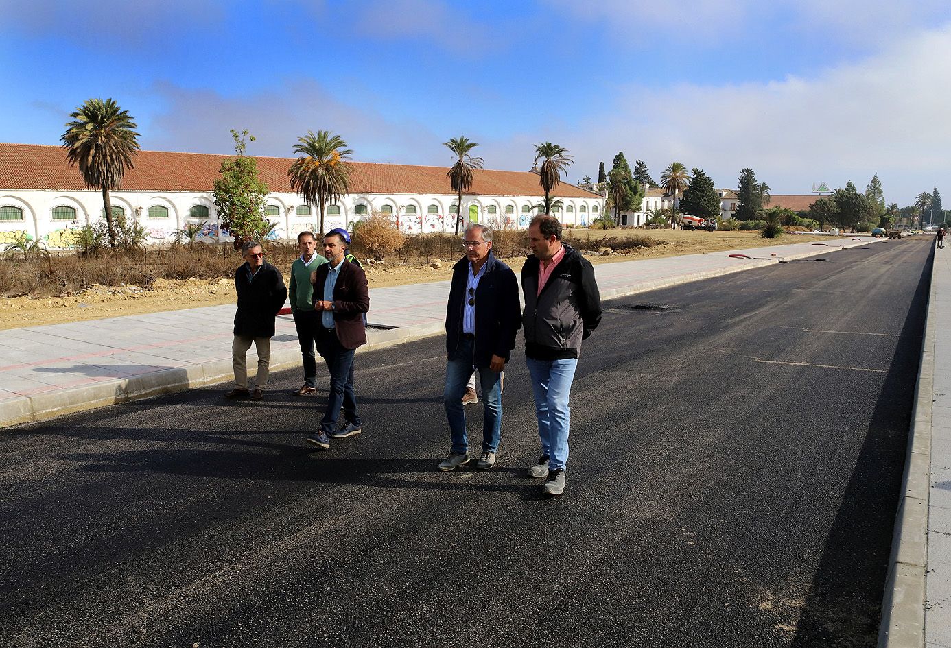 El desdoble de Croft en Jerez abrirá al tráfico antes de lo previsto. Díaz, de visita en las obras.