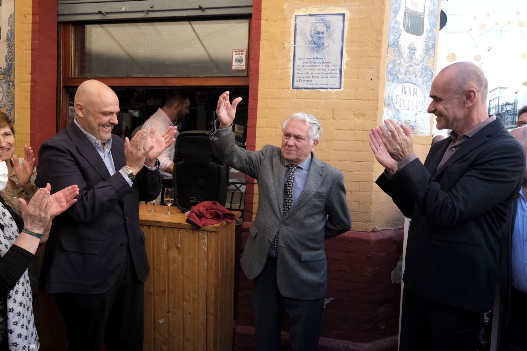 Homenaje a José Cárdenas en el Santa Ana de Triana, este sábado, en presencia del alcalde de Sevilla, Antonio Muñoz.