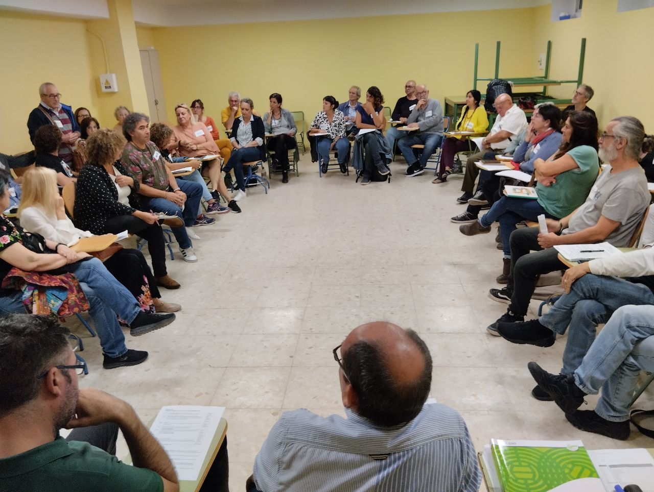 La asamblea popular "por la unidad de la izquierda", reunida el pasado jueves en el IES Columela, acuerda sumar en las municipales de dentro de seis meses y medio.