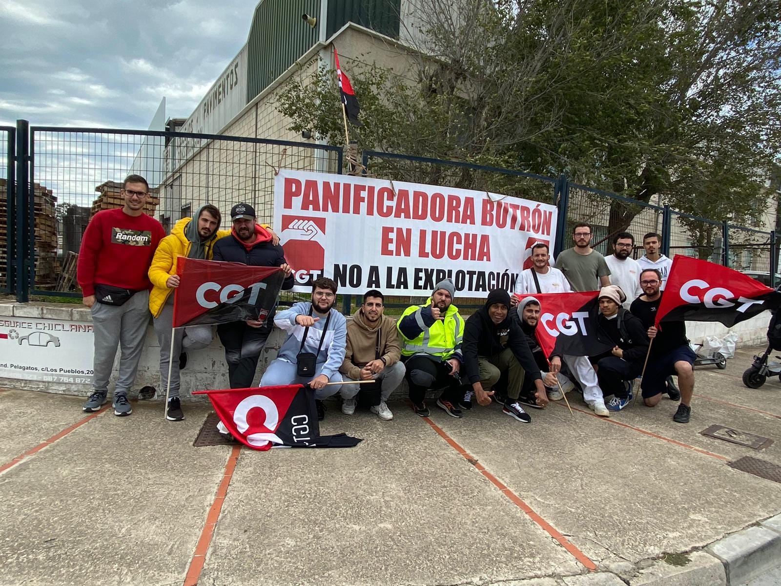 Trabajadores de la panificadora Butrón, en huelga por sus derechos laborales en Chiclana.