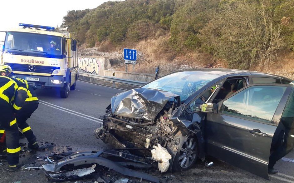 Uno de los coches implicados en un accidente.