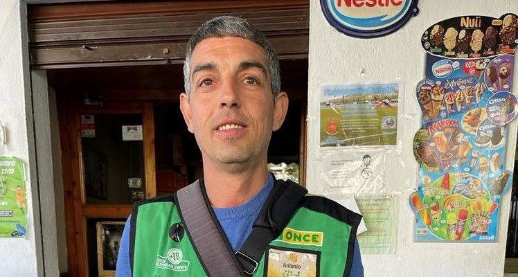 Antonio Cañizares. Vendedor de la ONCE.