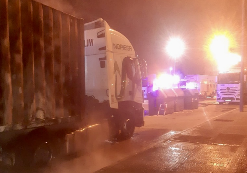 La Policía no ha conseguido aclarar las circunstancias que rodearon el incendio el pasado sábado 12 de dos camiones estacionados en la zona de Puertas del Sur. CPBC